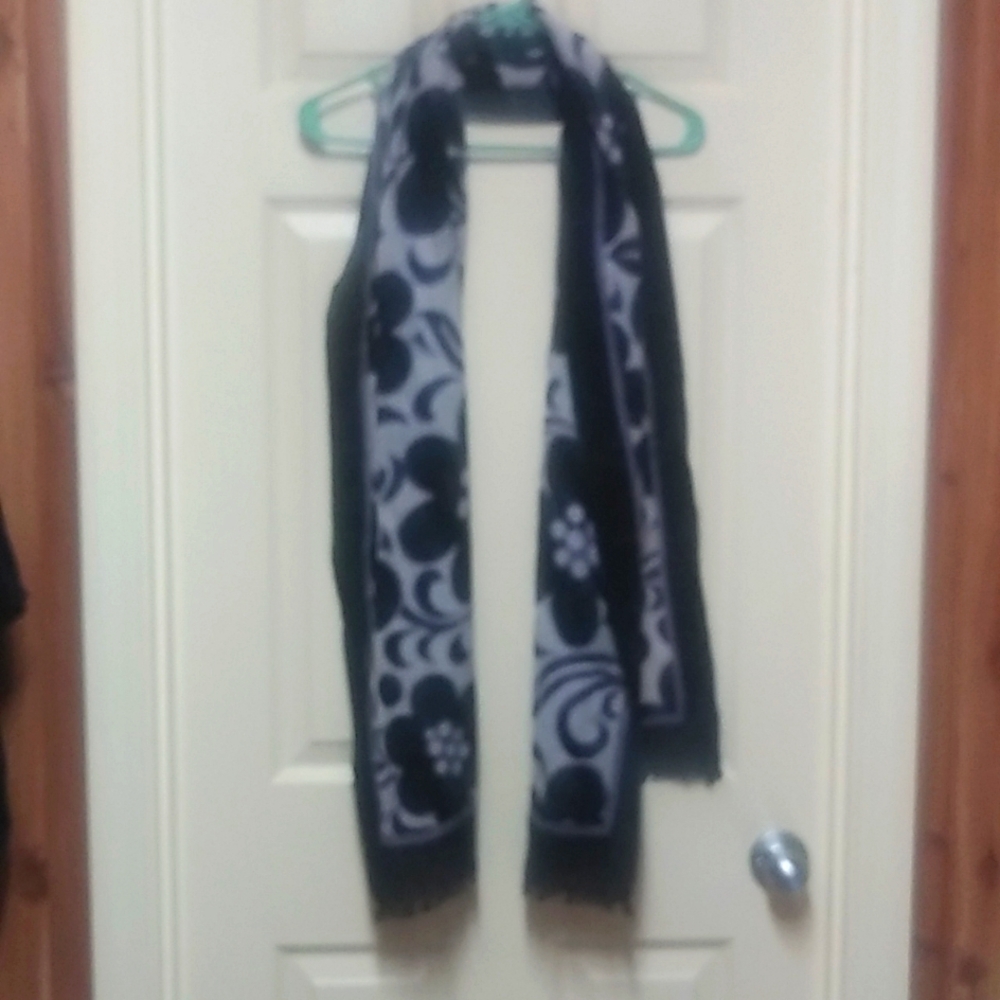 Vera Bradley Black & White Scarf  NWOT